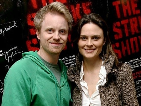 A picture of Emily Deschanel and David Hornsby.